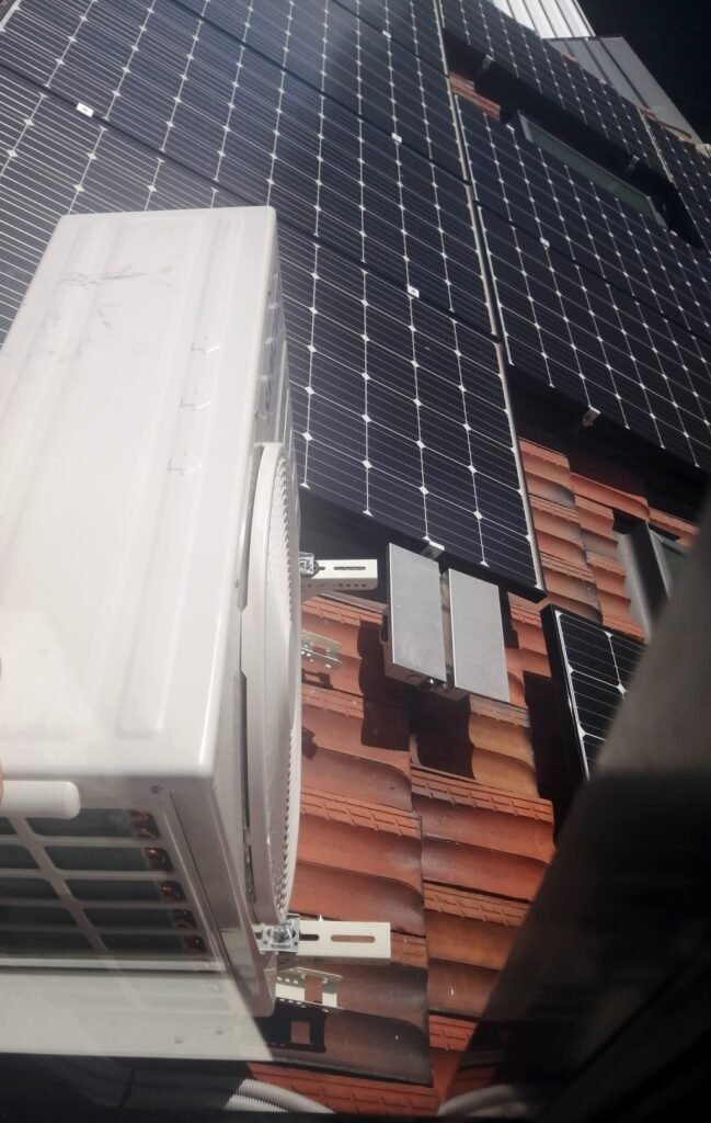 Professional AC installation in Sydney – Air Cooling experts setting up split and ducted air conditioning systems.
